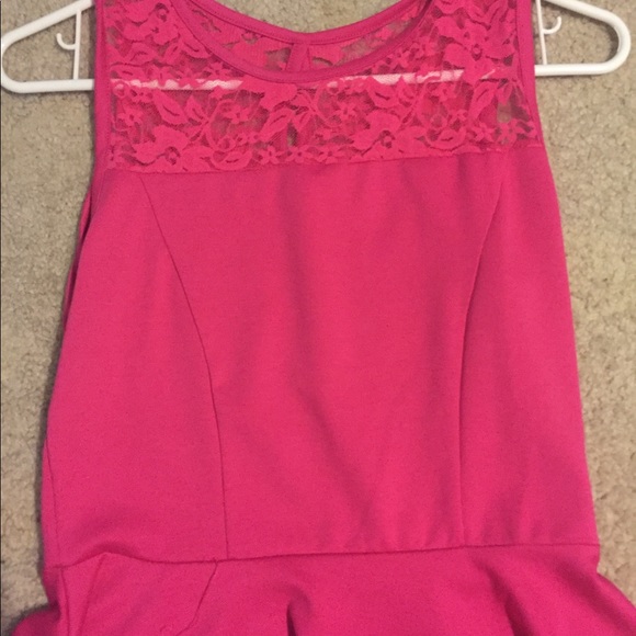 Hot pink lace peplum - Picture 3 of 5